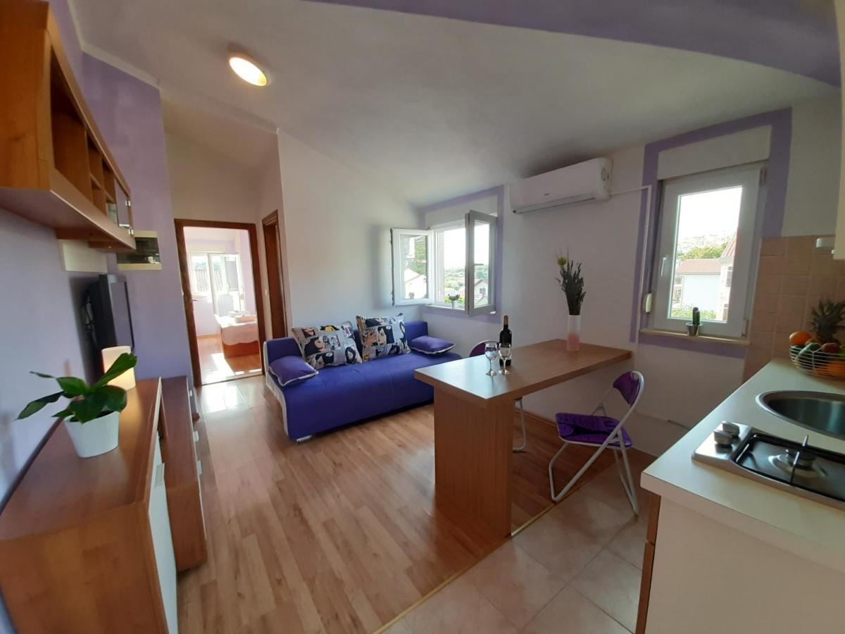 Holiday Beach House Apartment Grebastica Exterior photo