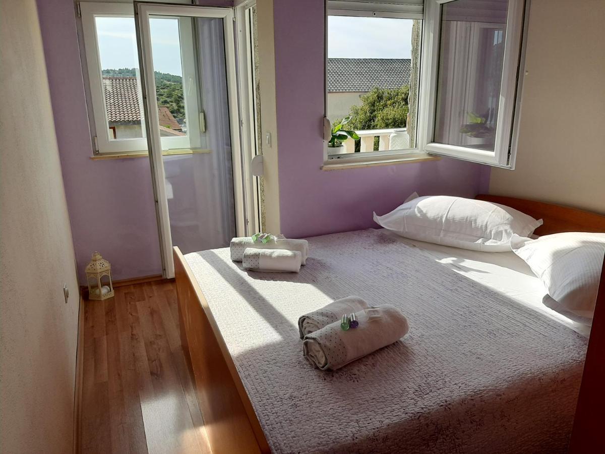 Holiday Beach House Apartment Grebastica Exterior photo